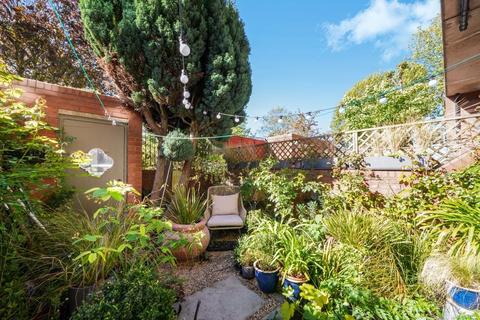 2 bedroom maisonette for sale, Skegness House, Sutterton Street, London, N7