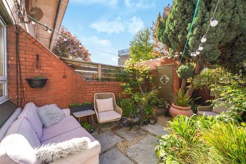 2 bedroom maisonette for sale, Skegness House, Sutterton Street, London, N7