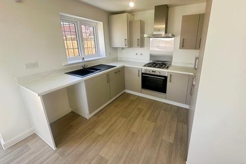 3 bedroom semi-detached house to rent, Arnhem Avenue, Grantham