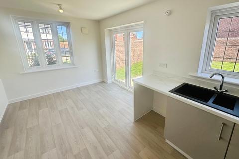 3 bedroom semi-detached house to rent, Arnhem Avenue, Grantham