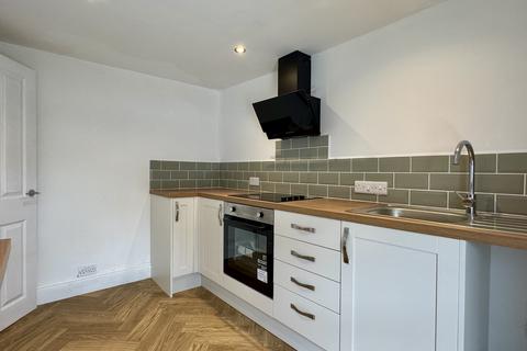 2 bedroom flat to rent, Carmarthen SA33