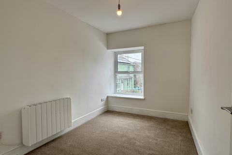 2 bedroom flat to rent, Carmarthen SA33