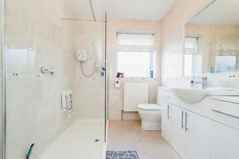 3 bedroom bungalow to rent, Lawns Way, Romford, RM5