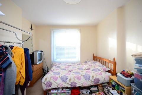 2 bedroom flat to rent, Ravenslea Road, Balham, London, SW12