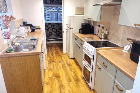 2 bedroom terraced house to rent, West Street, Long Sutton, SPALDING