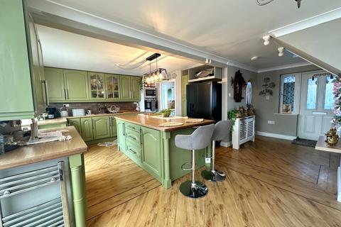 6 bedroom detached house for sale, The Leasowes, Tipton DY4