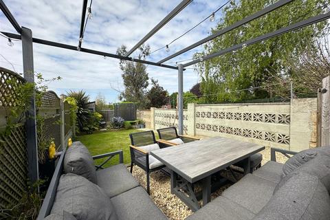 3 bedroom terraced house for sale, Malmesbury Road, Chippenham