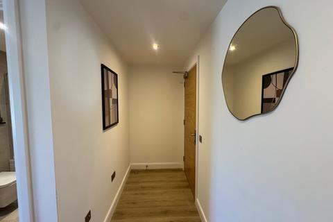 2 bedroom apartment to rent, Richmond Hill Approach, LEEDS