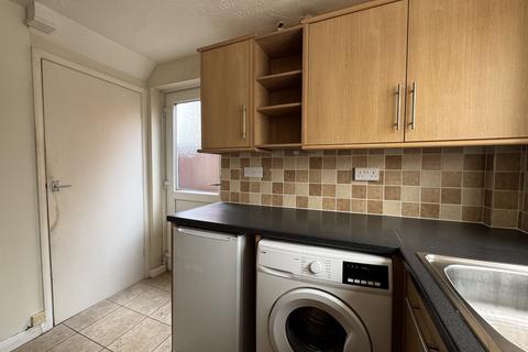 3 bedroom semi-detached house to rent, Trent Road, GRANTHAM