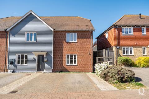 2 bedroom end of terrace house for sale, Ringlet Grove, Iwade, Sittingbourne, Kent, ME9