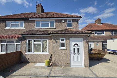 4 bedroom semi-detached house to rent, Hampshire Avenue,  Slough, SL1