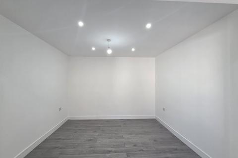 4 bedroom semi-detached house to rent, Hampshire Avenue,  Slough, SL1