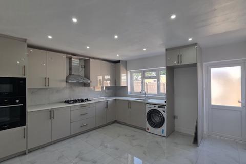 4 bedroom semi-detached house to rent, Hampshire Avenue,  Slough, SL1