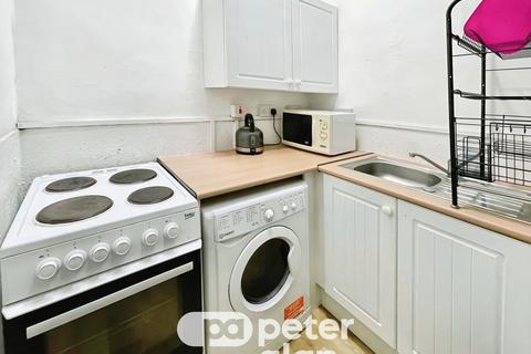 Studio to rent, Westgate Street, Cardiff, CF10
