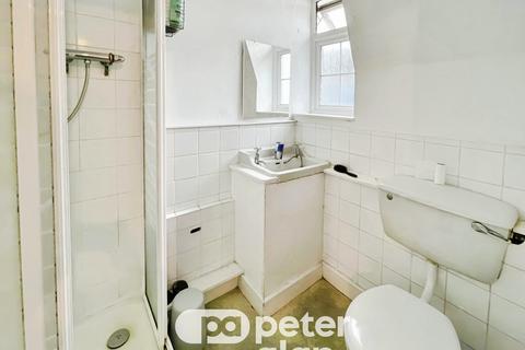 Studio to rent, Westgate Street, Cardiff, CF10