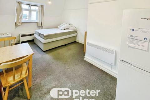 Studio to rent, Westgate Street, Cardiff, CF10