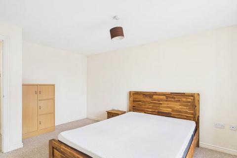 2 bedroom flat to rent, Persimmon Gardens, Cheltenham, GL51