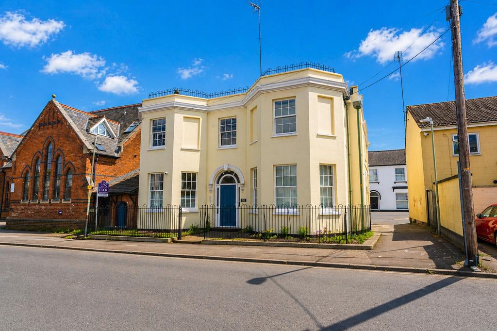 Gl50 1lr Bennington Street, Cheltenham GL50 1 bed flat - £150,000