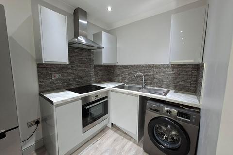 Studio to rent, Moss Road, Stretford, M32