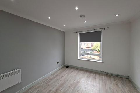 Studio to rent, Moss Road, Stretford, M32