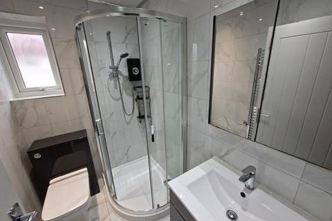 Studio to rent, Moss Road, Stretford, M32