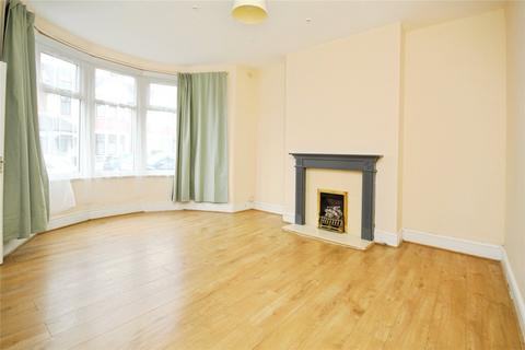 3 bedroom terraced house to rent, Lynford Gardens, Ilford IG3