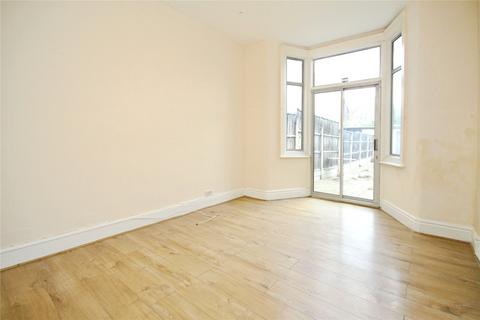 3 bedroom terraced house to rent, Lynford Gardens, Ilford IG3