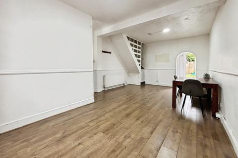 2 bedroom terraced house for sale, Kingsland Road, London E13