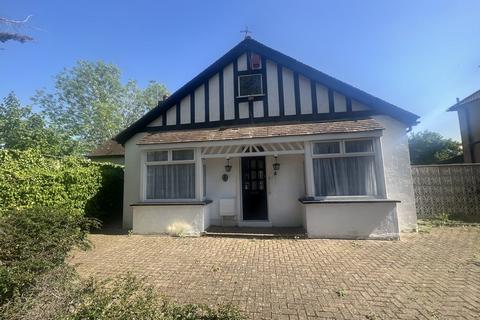 2 bedroom detached bungalow to rent, Field End, Ruislip HA4