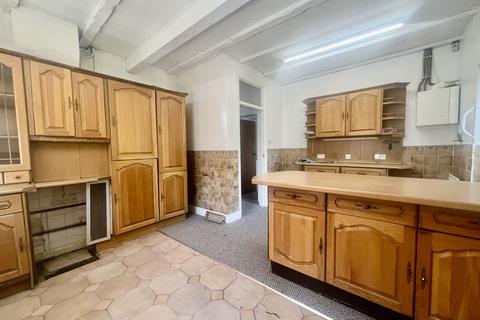 2 bedroom detached bungalow to rent, Field End, Ruislip HA4