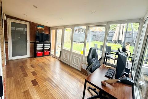 3 bedroom end of terrace house for sale, Newbery Drive, Brackley