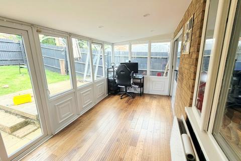 3 bedroom end of terrace house for sale, Newbery Drive, Brackley