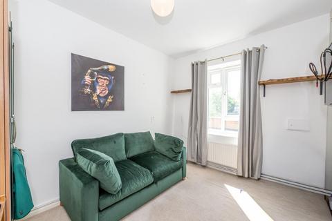3 bedroom flat for sale, Tunis Road, Shepherds Bush, W12