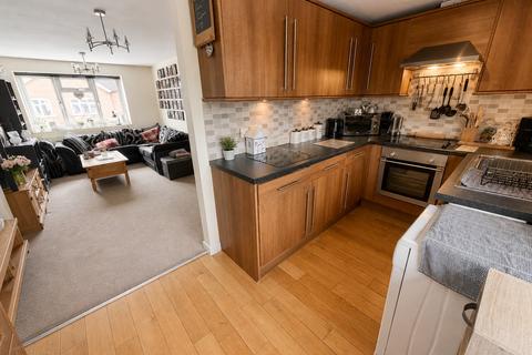 2 bedroom maisonette for sale, Laurel Avenue, Egham TW20