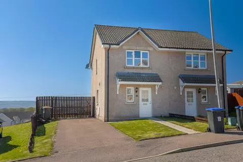 2 bedroom semi-detached house for sale