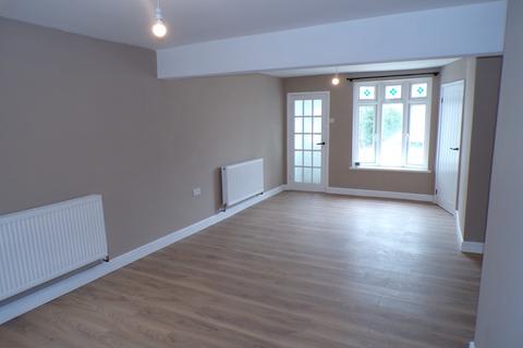 3 bedroom end of terrace house to rent, Cemetery Road, Staffordshire WS11