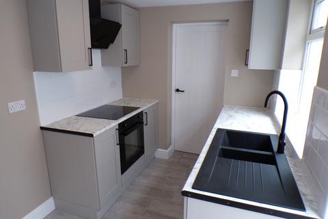 3 bedroom end of terrace house to rent, Cemetery Road, Staffordshire WS11