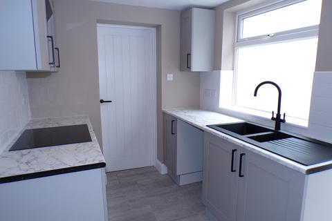 3 bedroom end of terrace house to rent, Cemetery Road, Staffordshire WS11