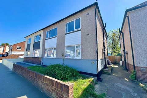 2 bedroom maisonette for sale, Queens Park Road, Romford