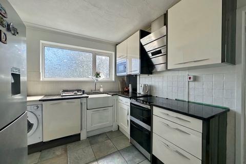 2 bedroom maisonette for sale, Queens Park Road, Romford