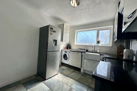 2 bedroom maisonette for sale, Queens Park Road, Romford