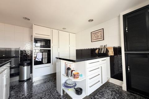 2 bedroom flat to rent, Montpellier Villas, Cheltenham, GL50
