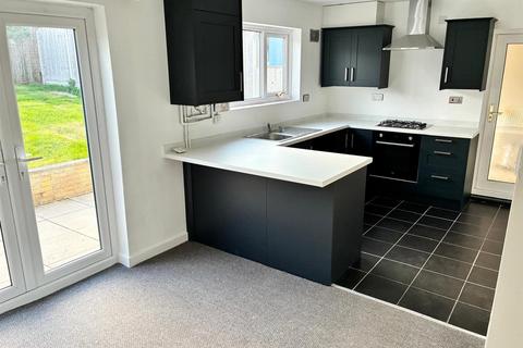 3 bedroom terraced house to rent, Underhill Road, Gloucester GL4