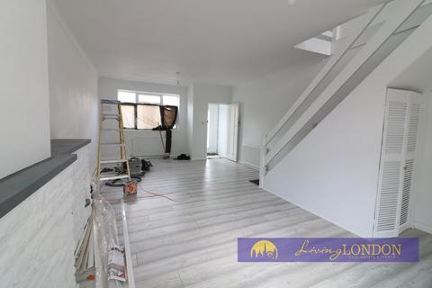 4 bedroom end of terrace house to rent, Four Bedroom House to Rent