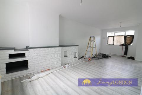 4 bedroom end of terrace house to rent, Four Bedroom House to Rent