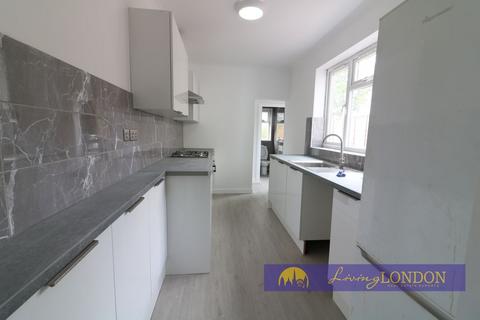 4 bedroom end of terrace house to rent, Four Bedroom House to Rent