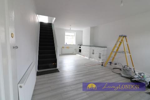 4 bedroom end of terrace house to rent, Four Bedroom House to Rent