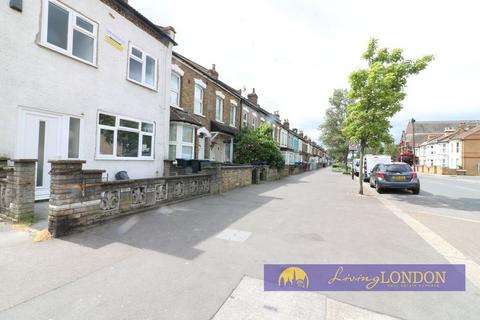 4 bedroom end of terrace house to rent, Four Bedroom House to Rent