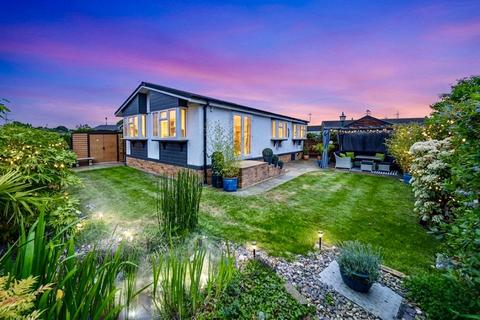 2 bedroom park home for sale, Weybridge Park Estate, Addlestone KT15