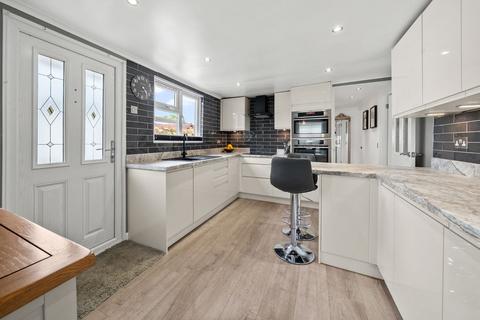 2 bedroom park home for sale, Weybridge Park Estate, Addlestone KT15